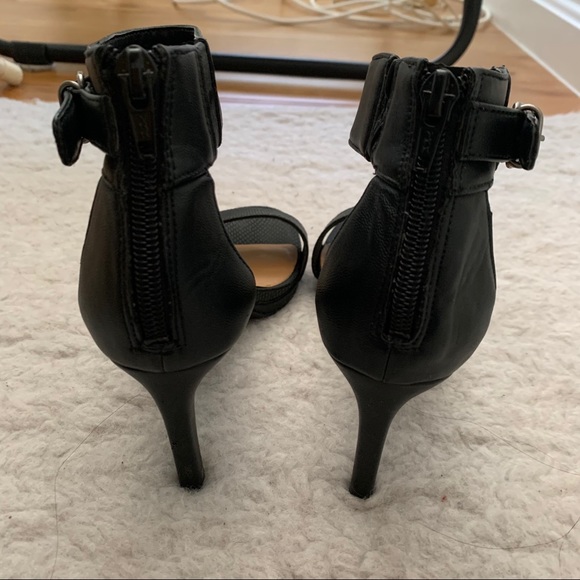Nine West buckle heels - Picture 4 of 7